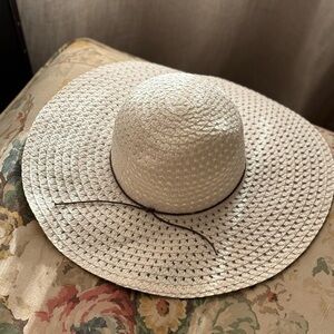 Elegant white Sun Hat